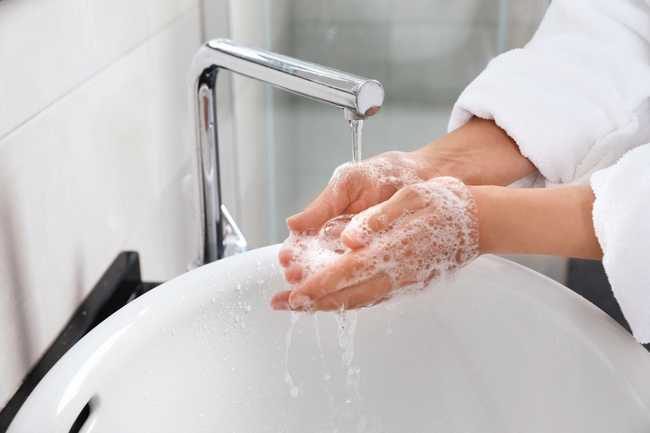 4 วิธีป้องกันมือแห้งจากการล้างมือบ่อย